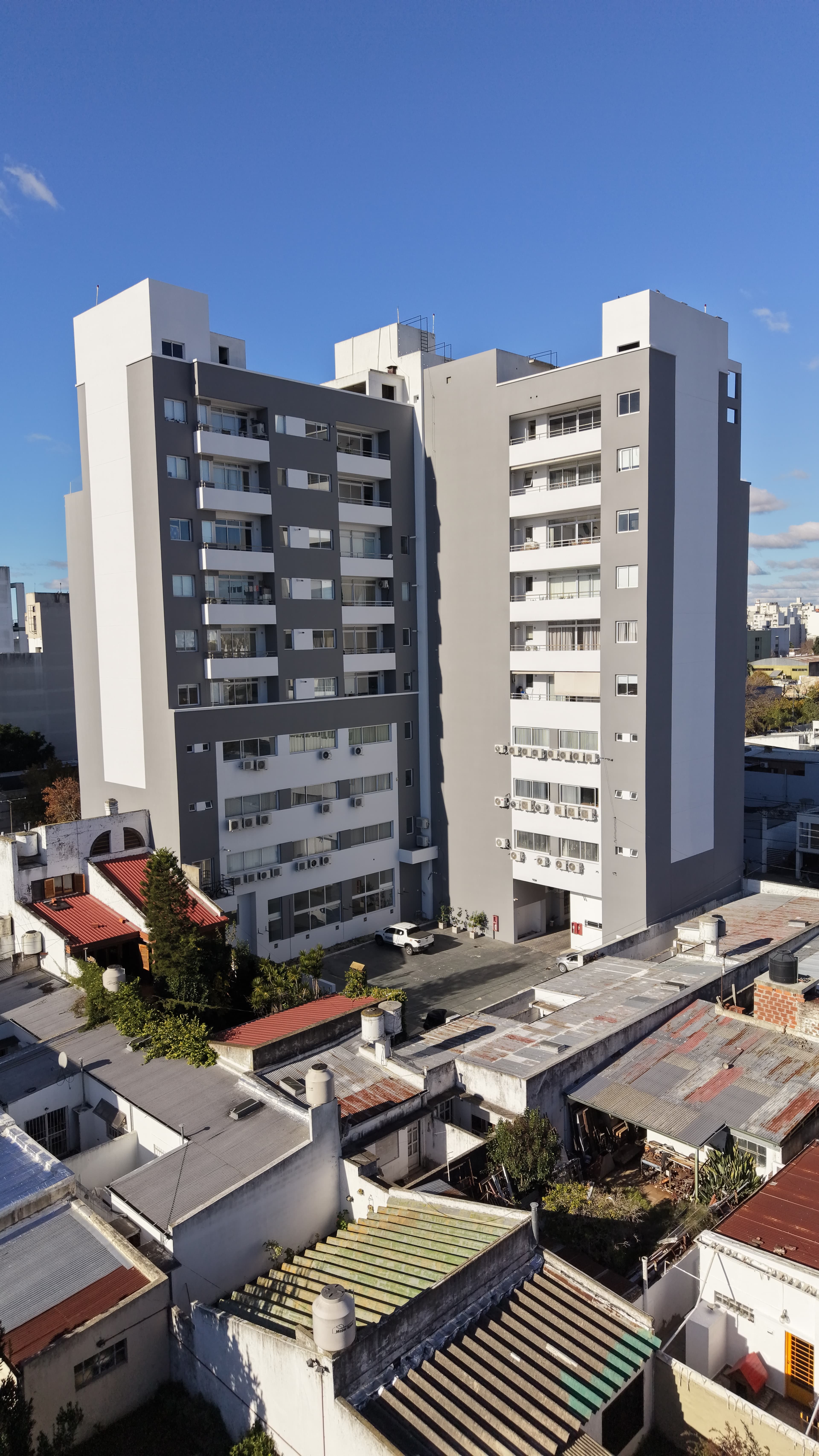 13 ESQ 34 — galería